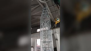 हैम रेडियो टावर को क्रैंक करें